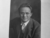 Upon Busch's death, the New York Times paid tribute to "a musician of robust honesty, of sublime, uncompromising standard... Mr. Busch had nothing but contempt for the glitter and glossy veneer of virtuosity. His intention was always to penetrate to the heart of the music." 